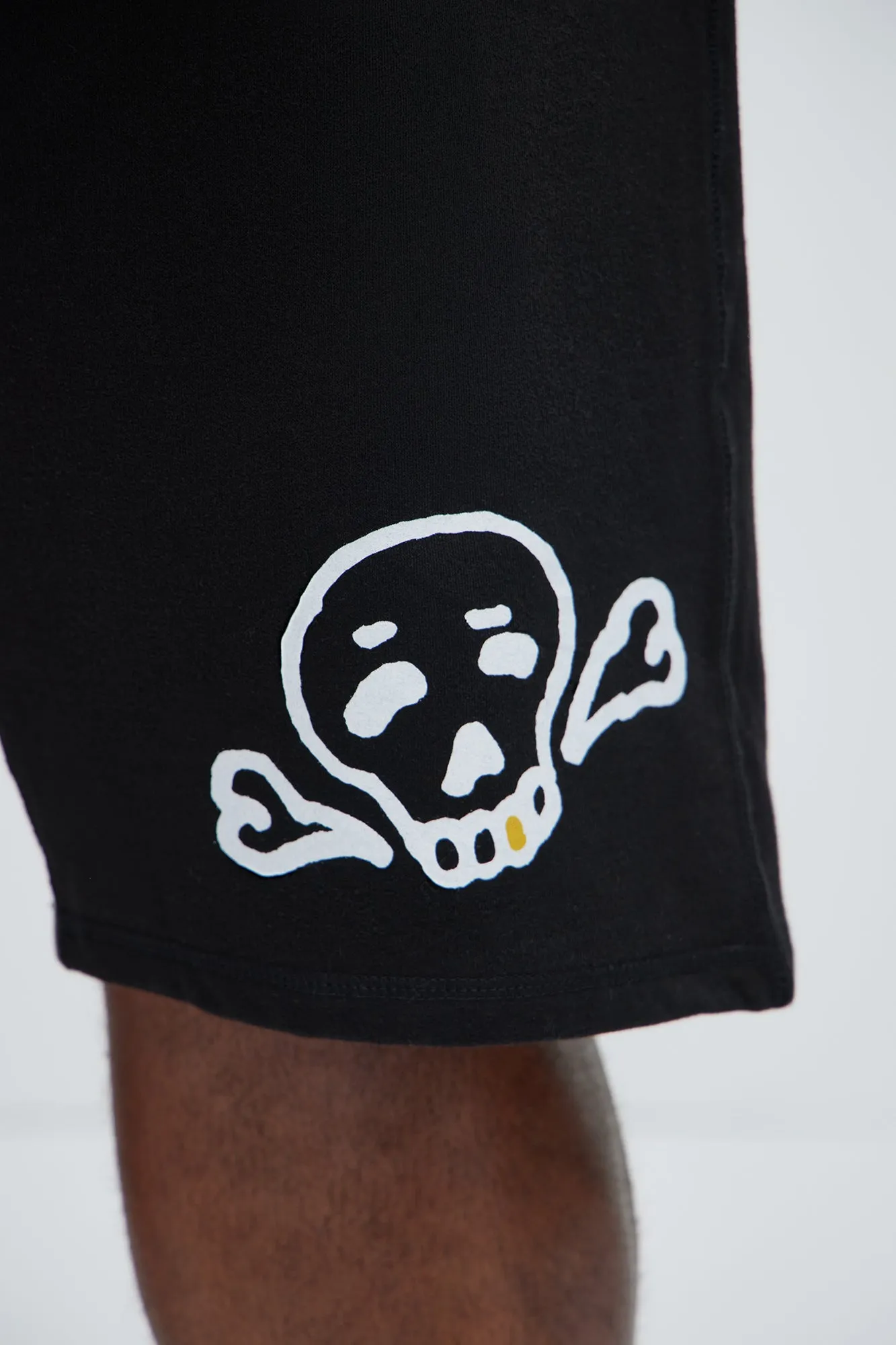 Against The Grain Sweatshorts - Black