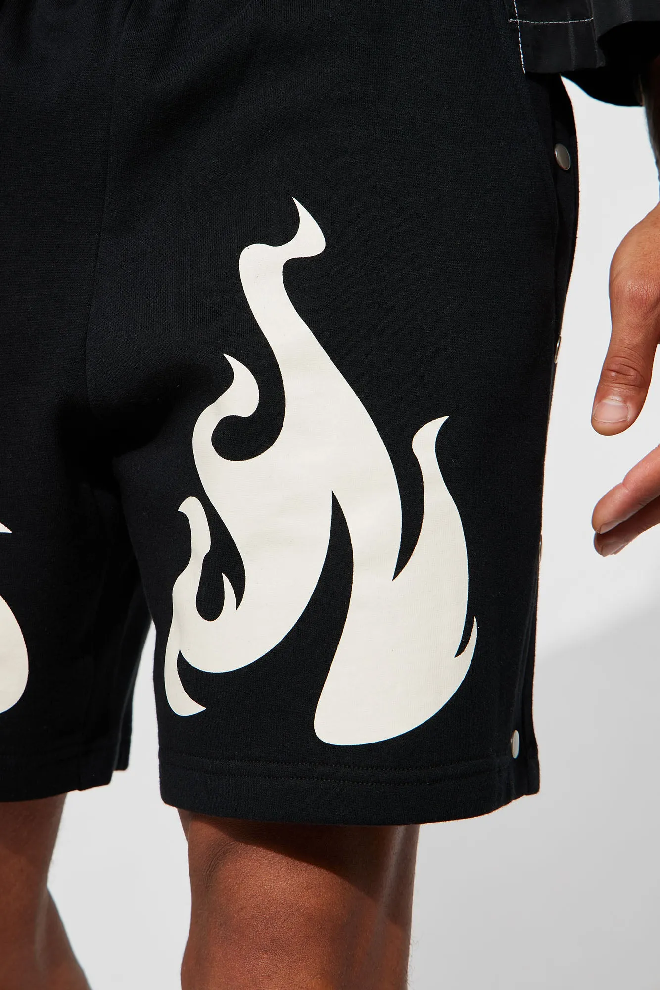 Blaze Up Relaxed Short - Black