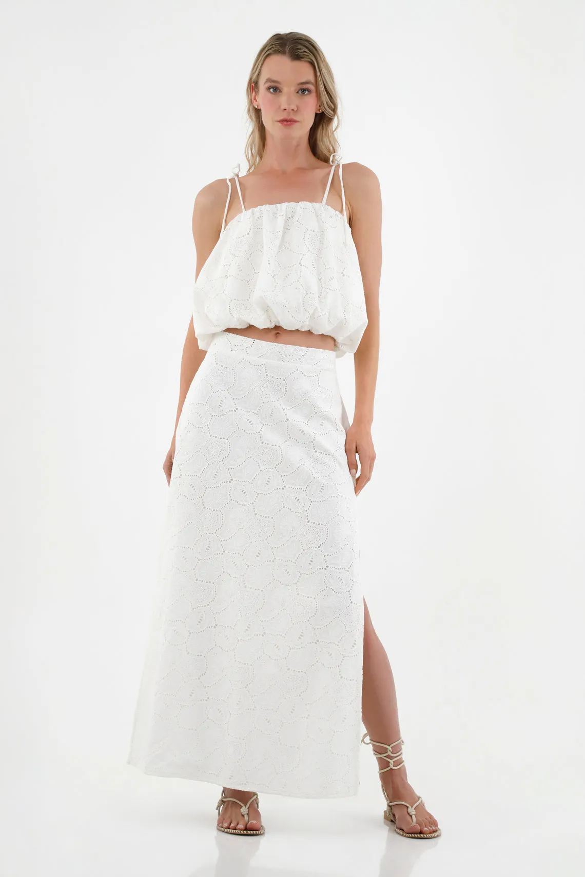 Falda blanca en ojalillo para mujer