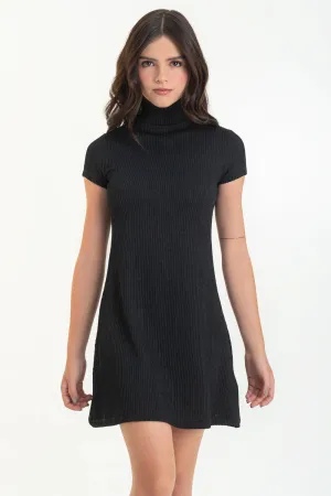 Vestido corto canalé de cuello alto